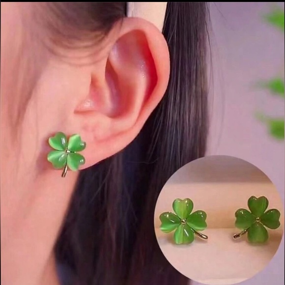 Four Leaf Clover Stud Earrings - Picture 2 of 6